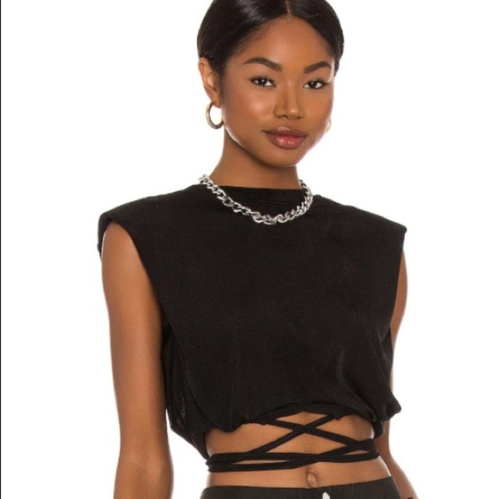 DYLN black revolve top